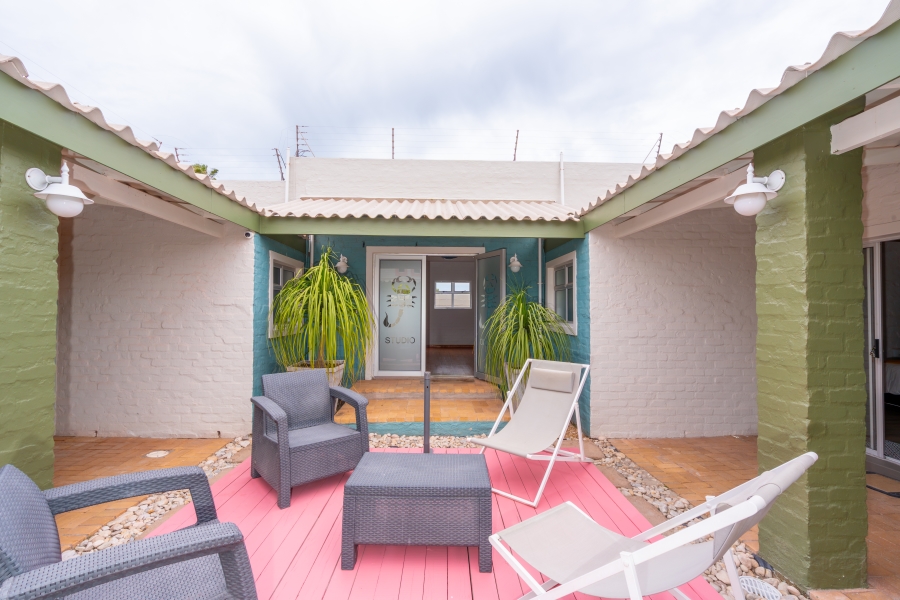 6 Bedroom Property for Sale in Middedorp Western Cape